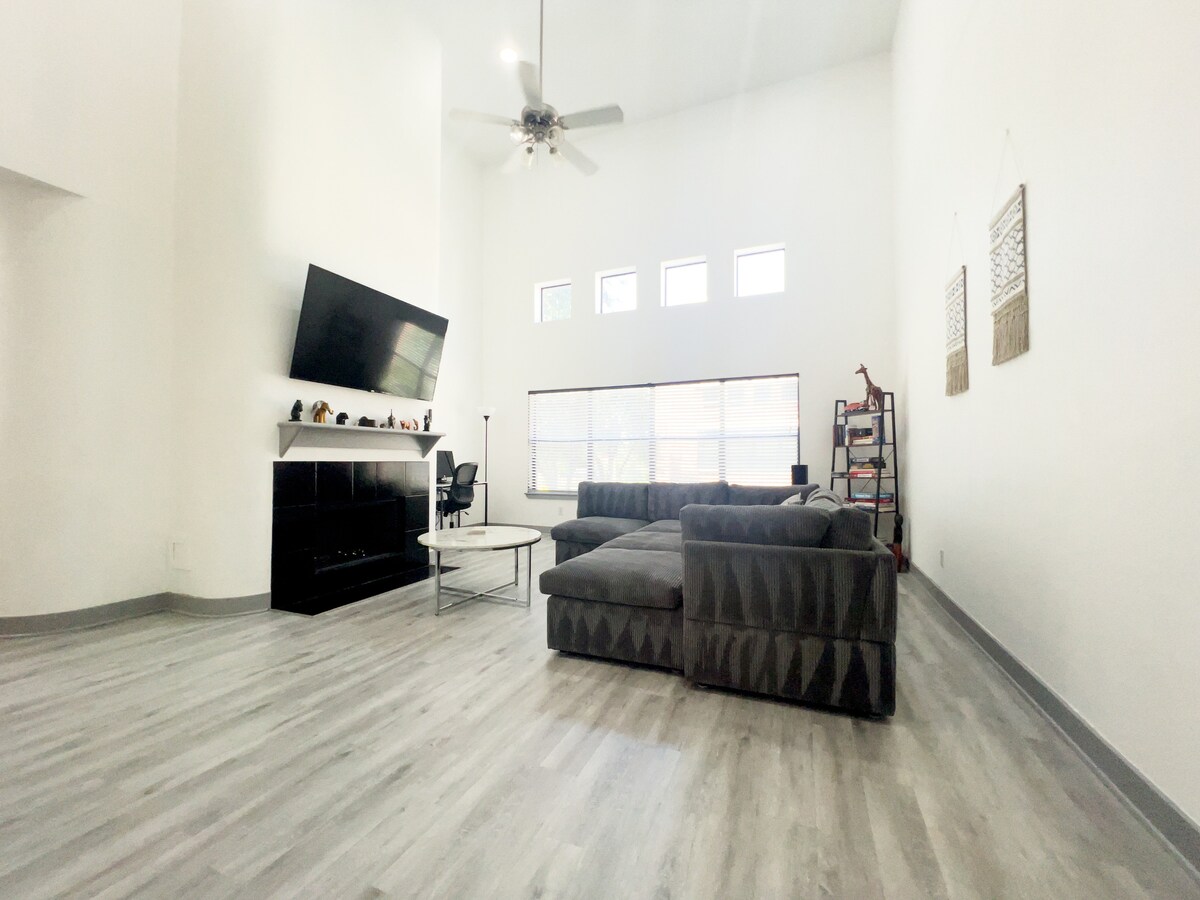 Luxury Home-near NRG, MedCenter, Downtown & Uptown image 6