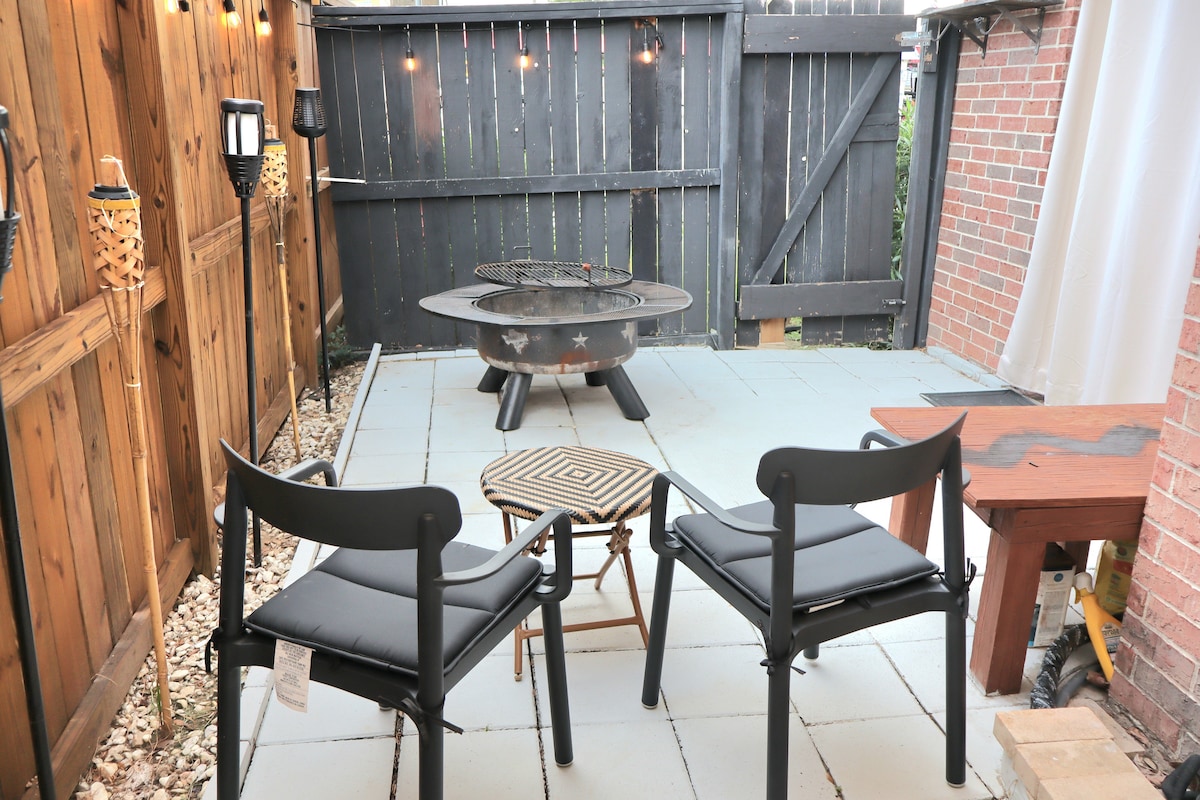 Another angle of the outdoor private patio.