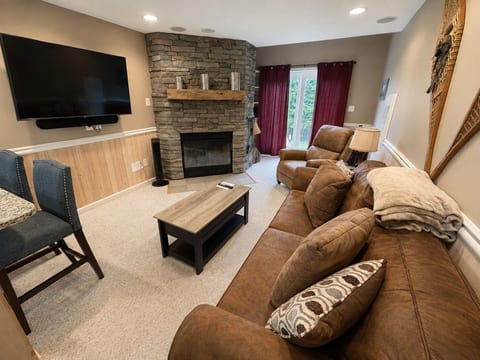 Shamrock 30 Updated Condo Ski Out Pet Friendly Fireplace
