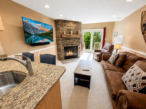 Shamrock 30 Updated Condo Ski Out Pet Friendly Fireplace