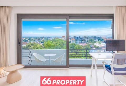 Urban Retreat With A Rare Green Oasis in the vicinity of Nimman! Overlooking lush greenery, this stunning view offers peace and tranquility amidst the vibrant city life.