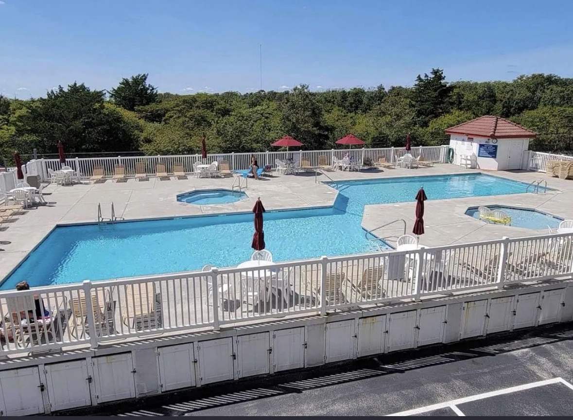 livin-on-the-edge-at-diamond-beach/