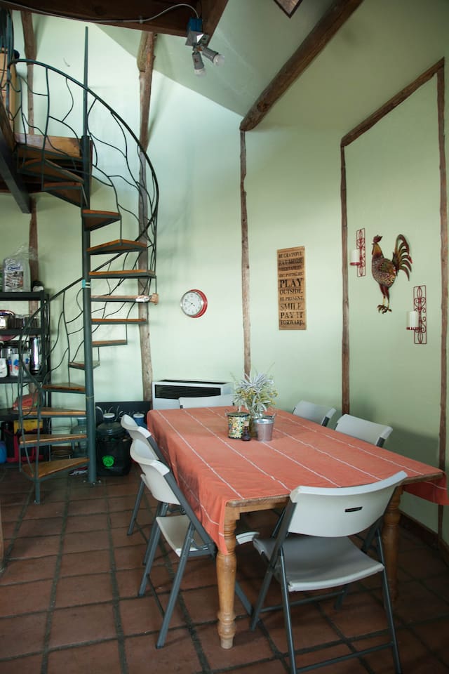 Dining up to 10 people