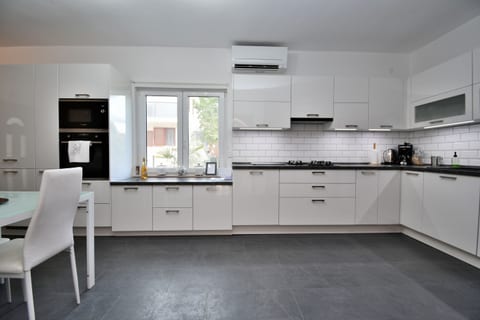 House Villa Lili - Unit 377870-13