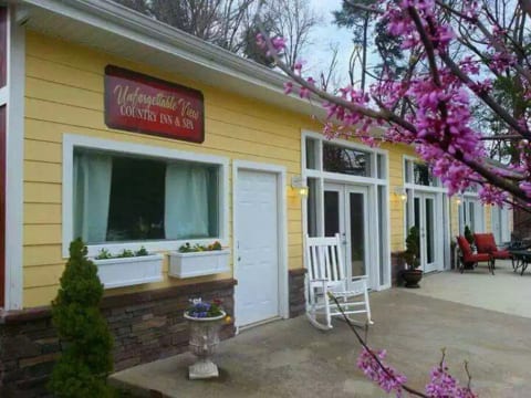 Beautiful grounds and patio overlooking the Smoky Mountains! Breathtaking views!