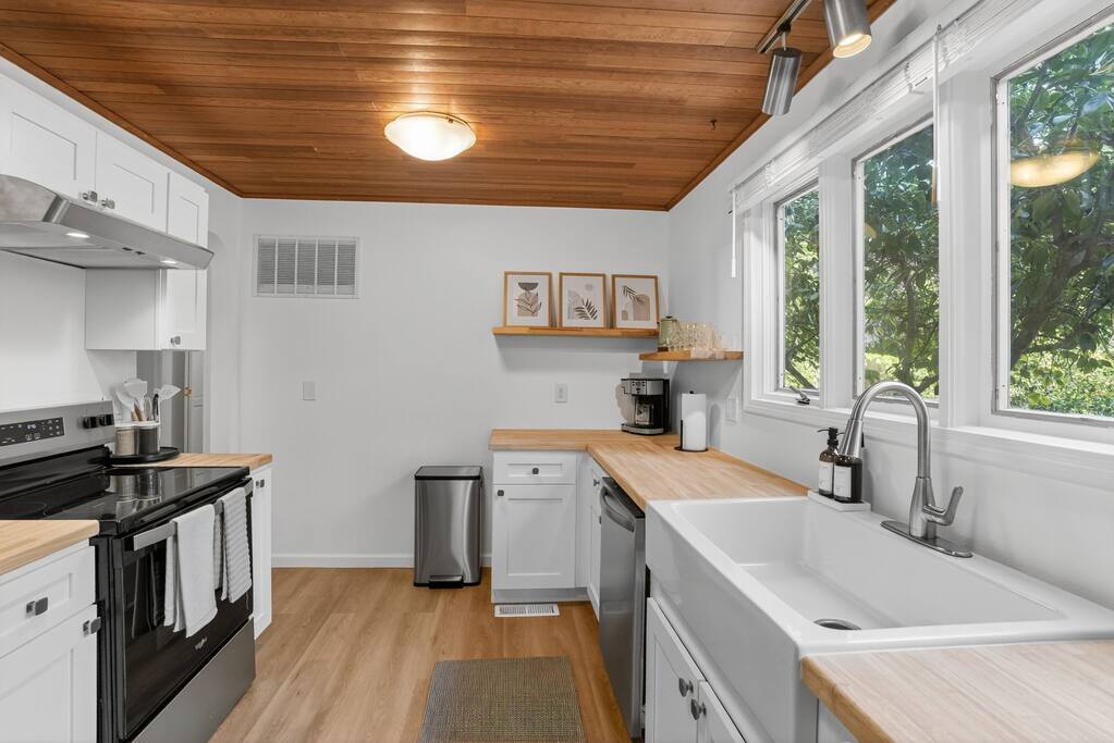 garden-home-estate-or-two-kitchens/