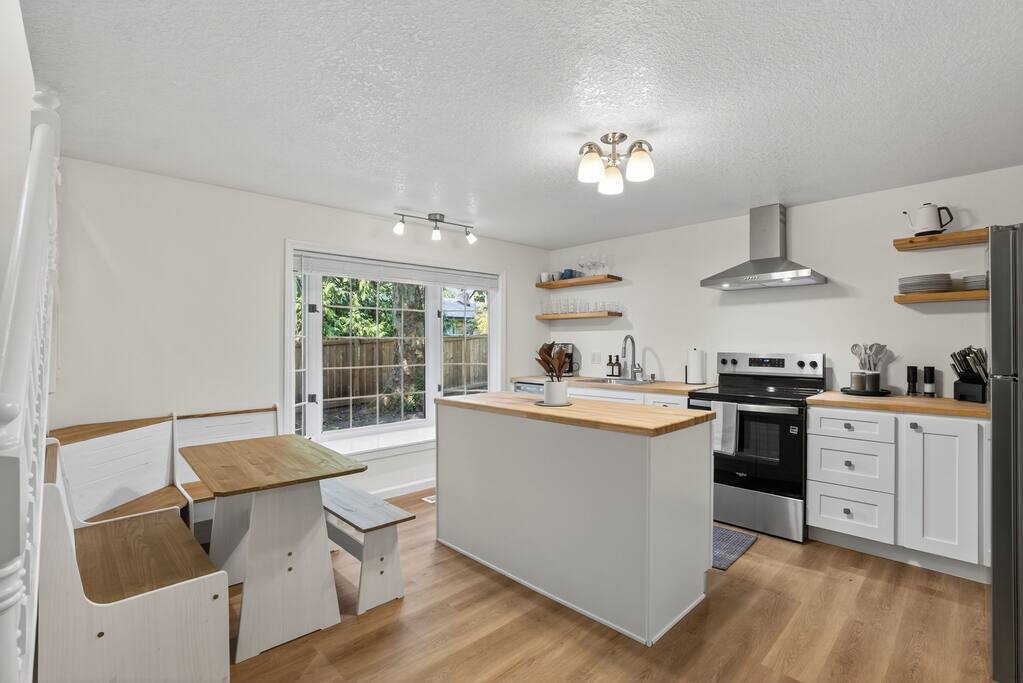 garden-home-estate-or-two-kitchens/