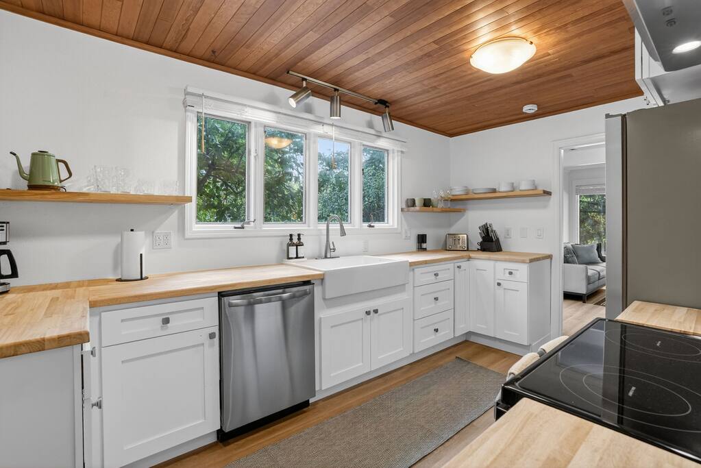 garden-home-estate-or-two-kitchens/