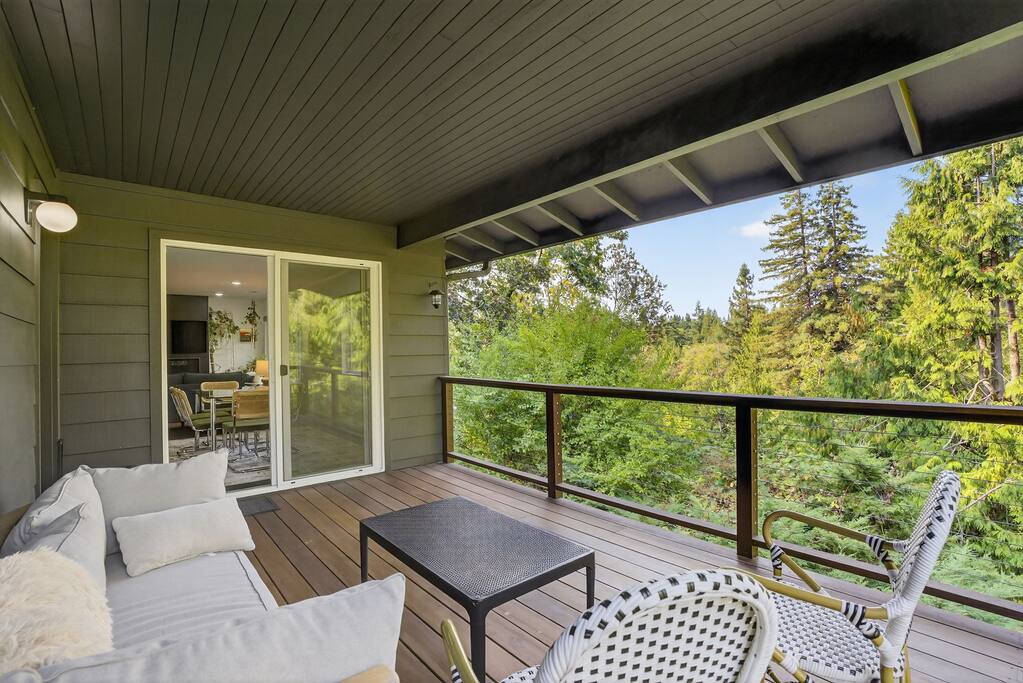 modern-urban-retreat-or-game-room/