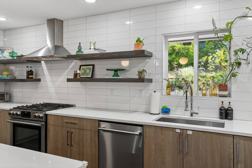 modern-urban-retreat-or-game-room/