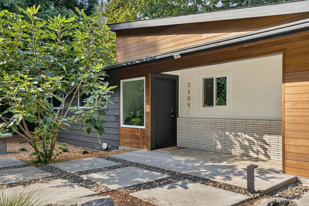 modern-urban-retreat-or-game-room/