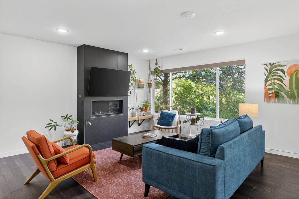 modern-urban-retreat-or-game-room/