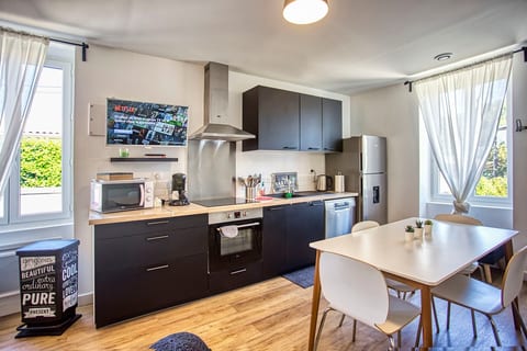 2BR 500sq Comic Spirit comfy feel like home