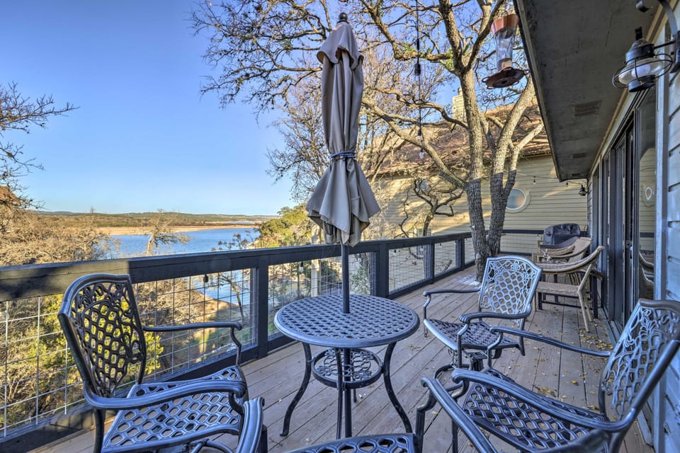 The Cove Lakehouse - Spicewood