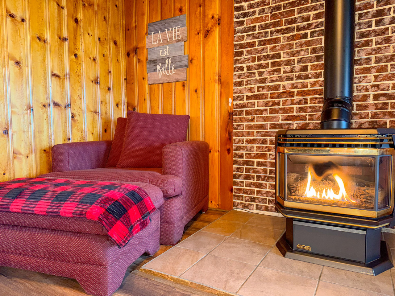 le-heron-waterfront-lake-nominingue/