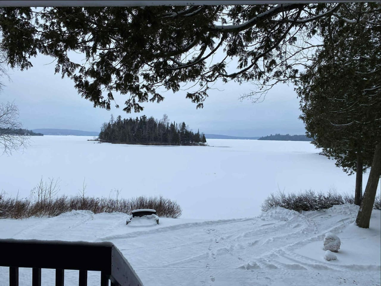 le-heron-waterfront-lake-nominingue/