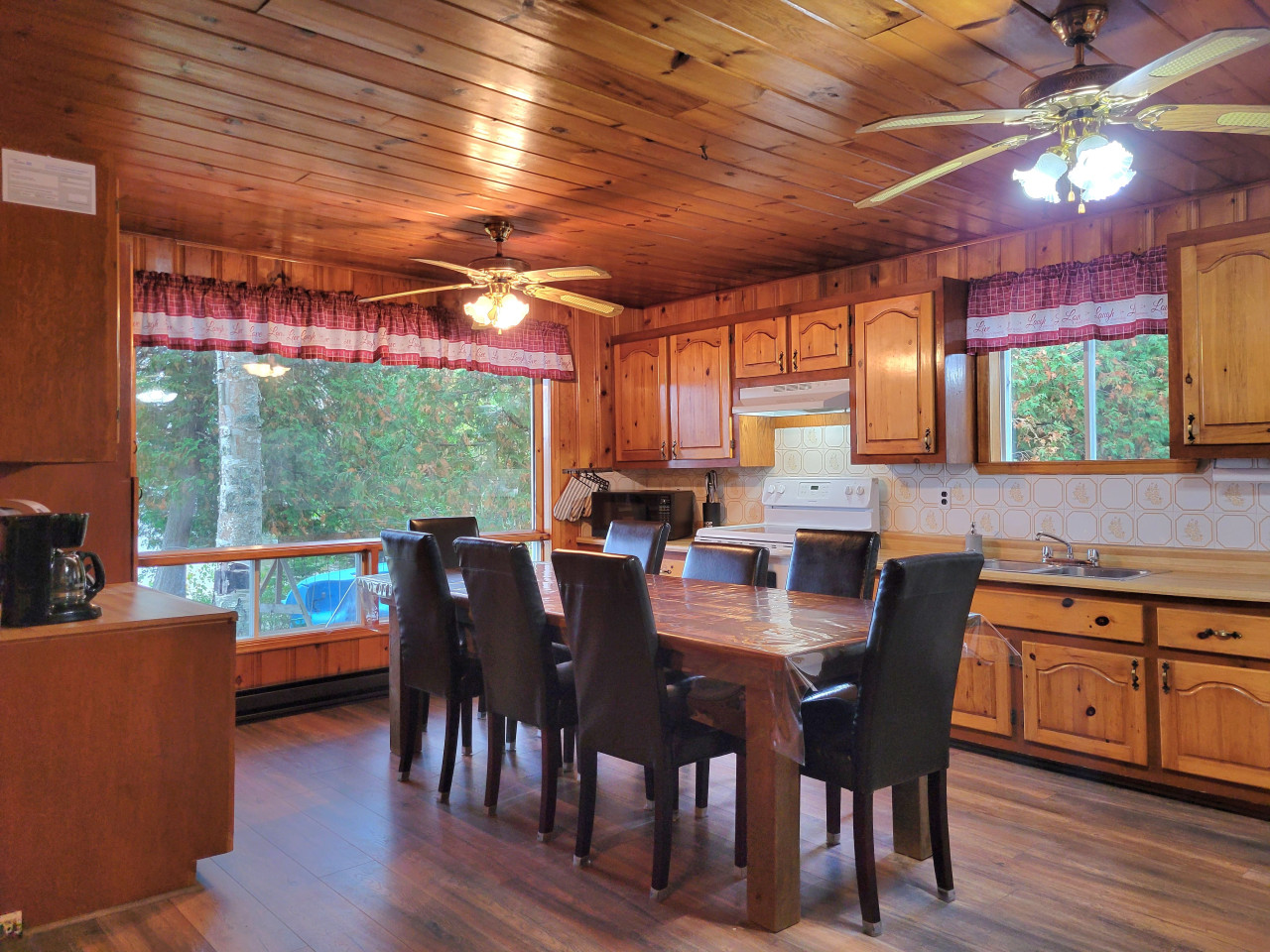 le-heron-waterfront-lake-nominingue/