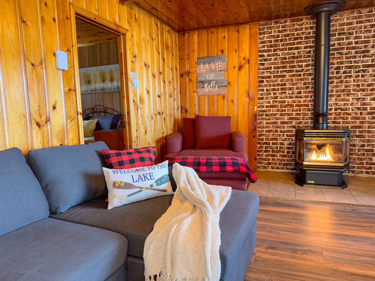 le-heron-waterfront-lake-nominingue/