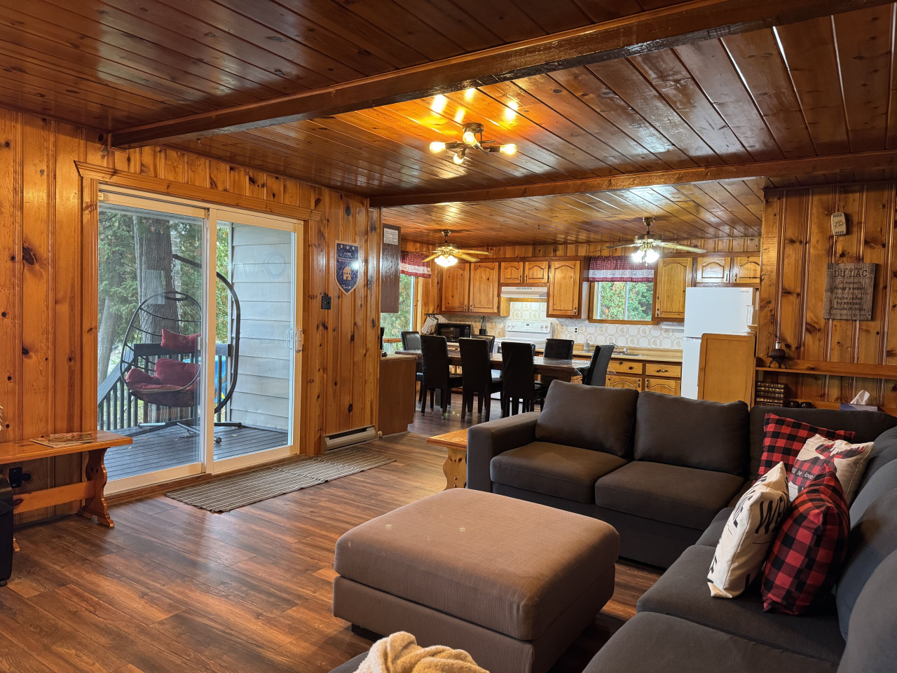 le-heron-waterfront-lake-nominingue/