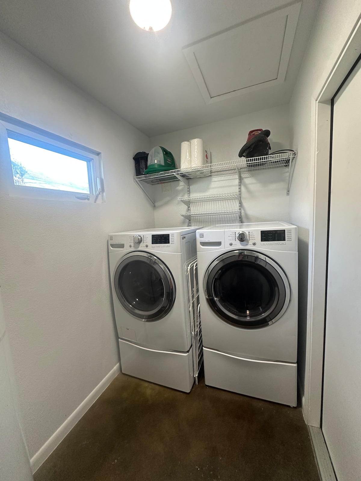 royal-retreat-luxe-2br-or-5-mins-to-downtown/