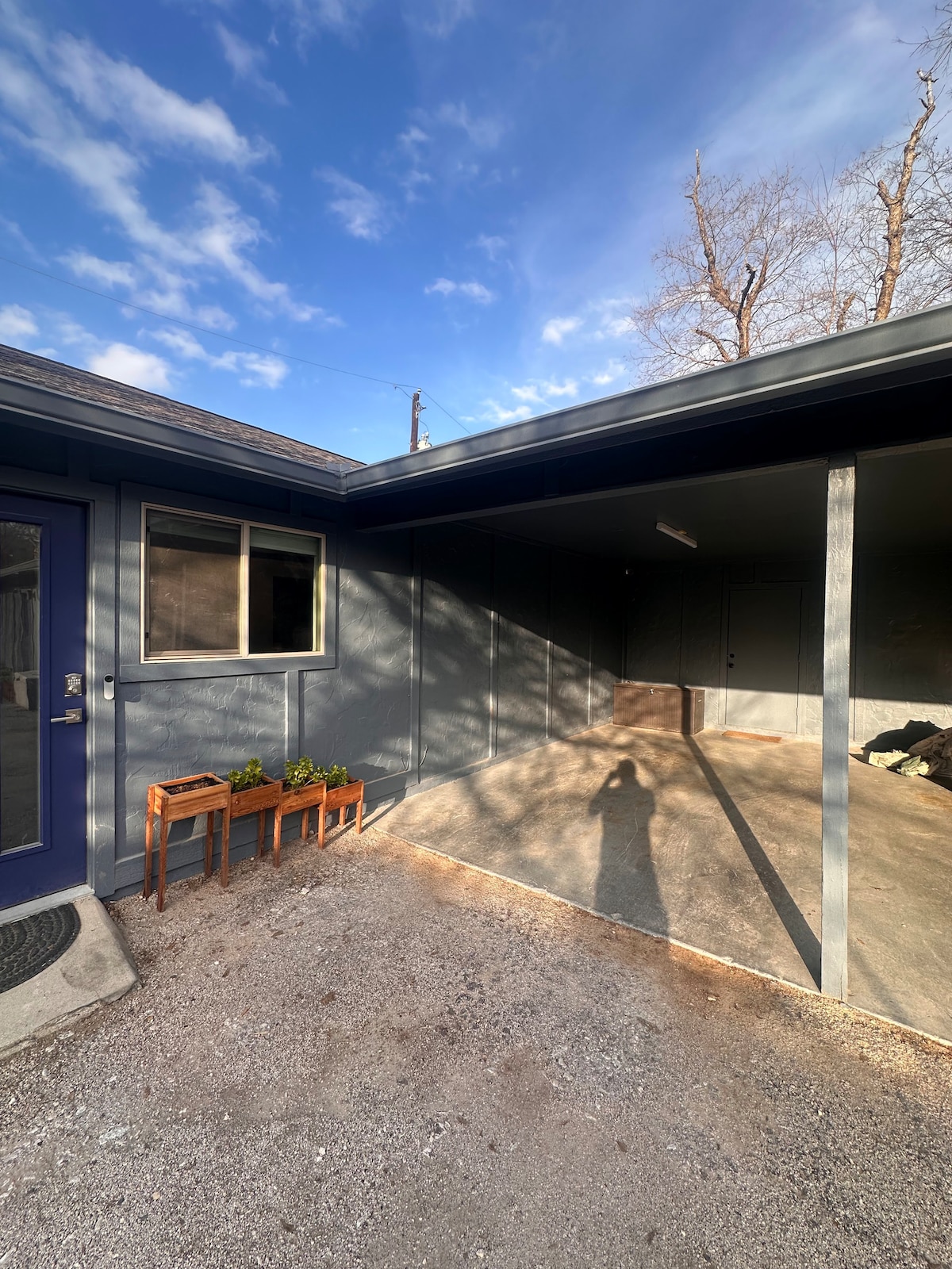 royal-retreat-luxe-2br-or-5-mins-to-downtown/