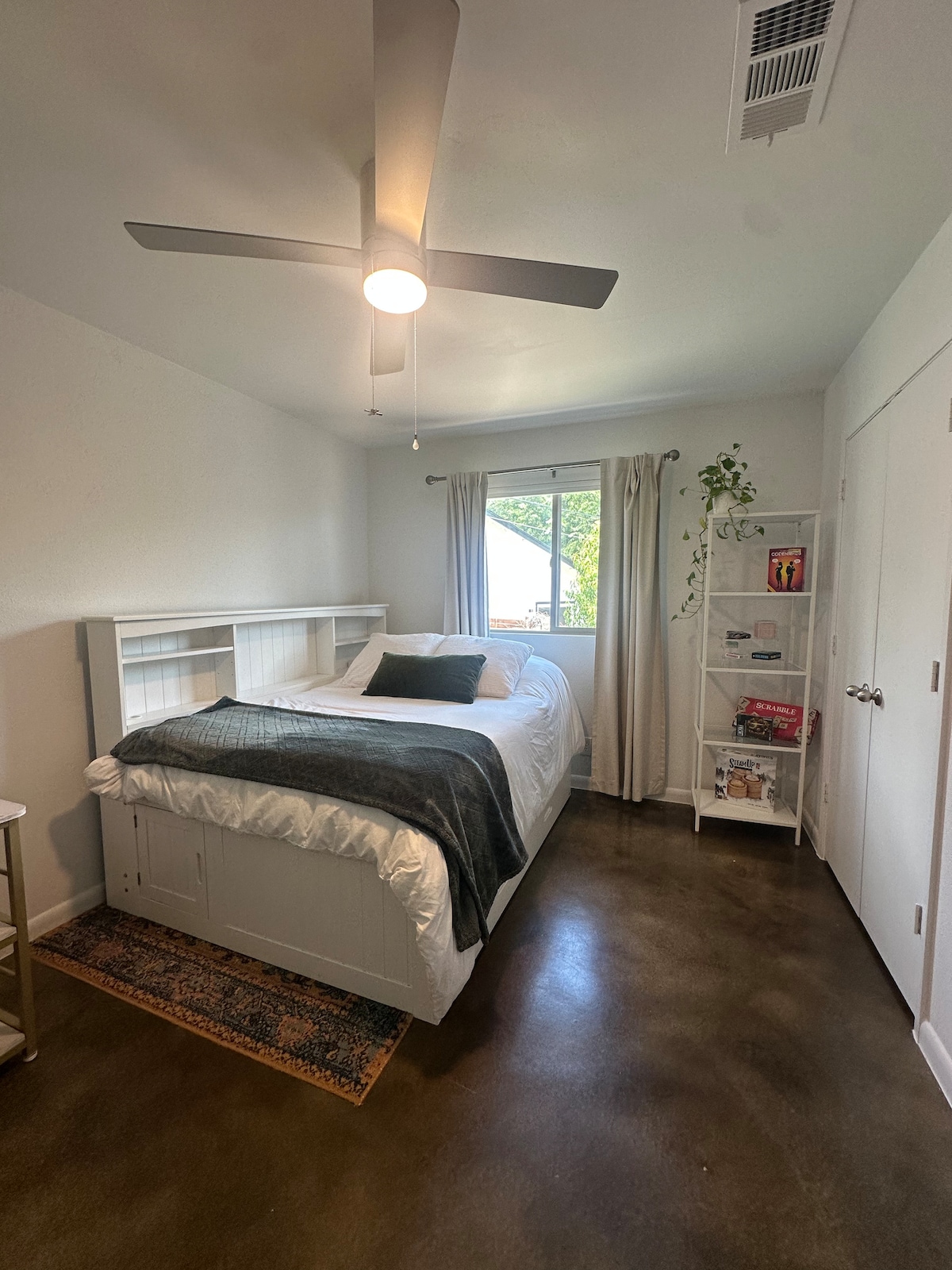 royal-retreat-luxe-2br-or-5-mins-to-downtown/