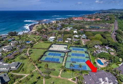 One of the closest condos to the beach!  Just a 3 min stroll down the greenbelt.