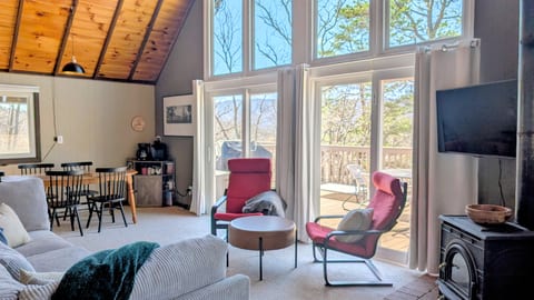 WV | Private Cabin w/ Fenced Yard & Sunset Views