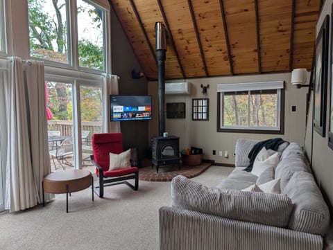 WV | Private Cabin w/ Fenced Yard & Sunset Views