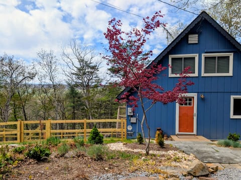 WV | Private Cabin w/ Fenced Yard & Sunset Views