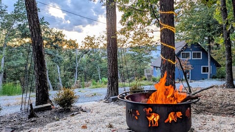 WV | Private Cabin w/ Fenced Yard & Sunset Views