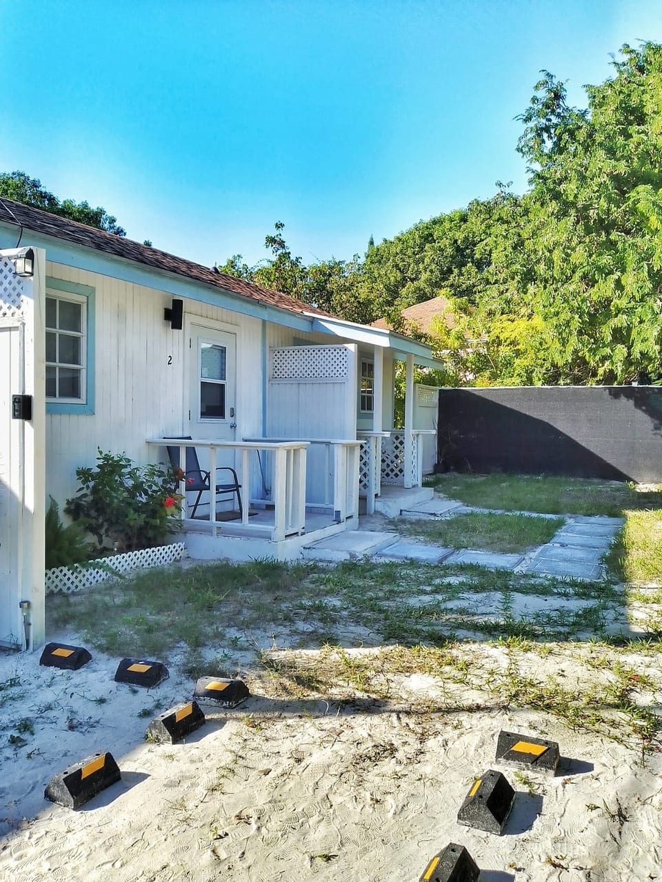 Rock Sound 2BR | Wine, Snacks, A/C + Walk to Eats image 1