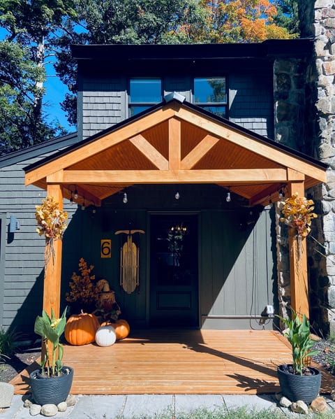 The Shanty all dressed up for Fall!