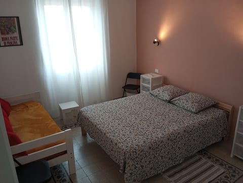 Cozy Private Room in Rome image 1