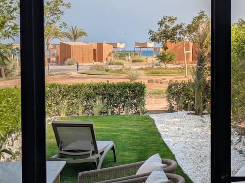 Beautiful 2BR Mesca Beach Front Loft in Soma bay image 4