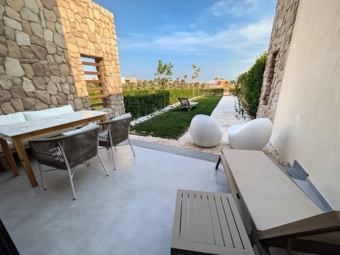 Beautiful 2BR Mesca Beach Front Loft in Soma bay image 5