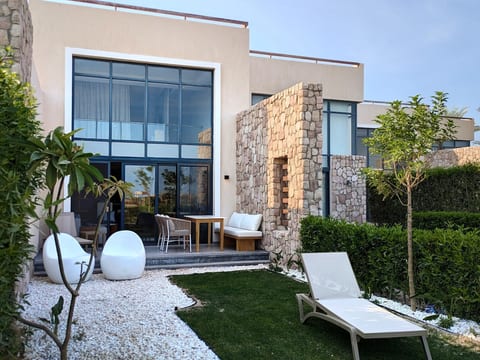 Beautiful 2BR Mesca Beach Front Loft in Soma bay image 2
