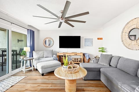 Low-rise Oceanfront Boutique Condo-86F Heated Pool image 2