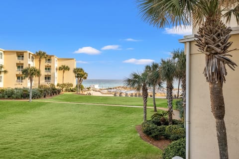 Low-rise Oceanfront Boutique Condo-86F Heated Pool image 3