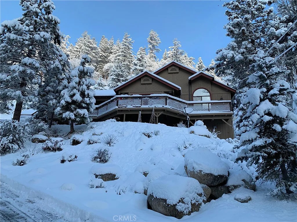 Winter wonderland to enjoy the snow and view.