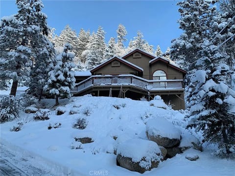 Winter wonderland to enjoy the snow and view.
