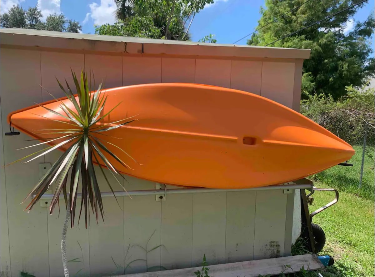 captain's-quarters~airportbeachusssasportcomplex/