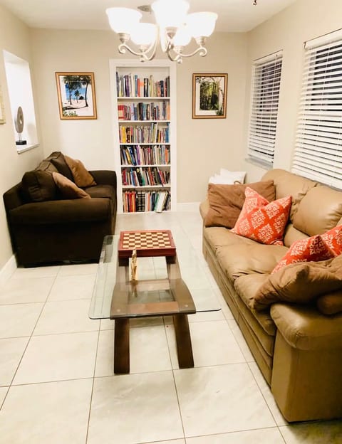 Captain’s Quarters~Airport/Beach/UsssaSportComplex image 4
