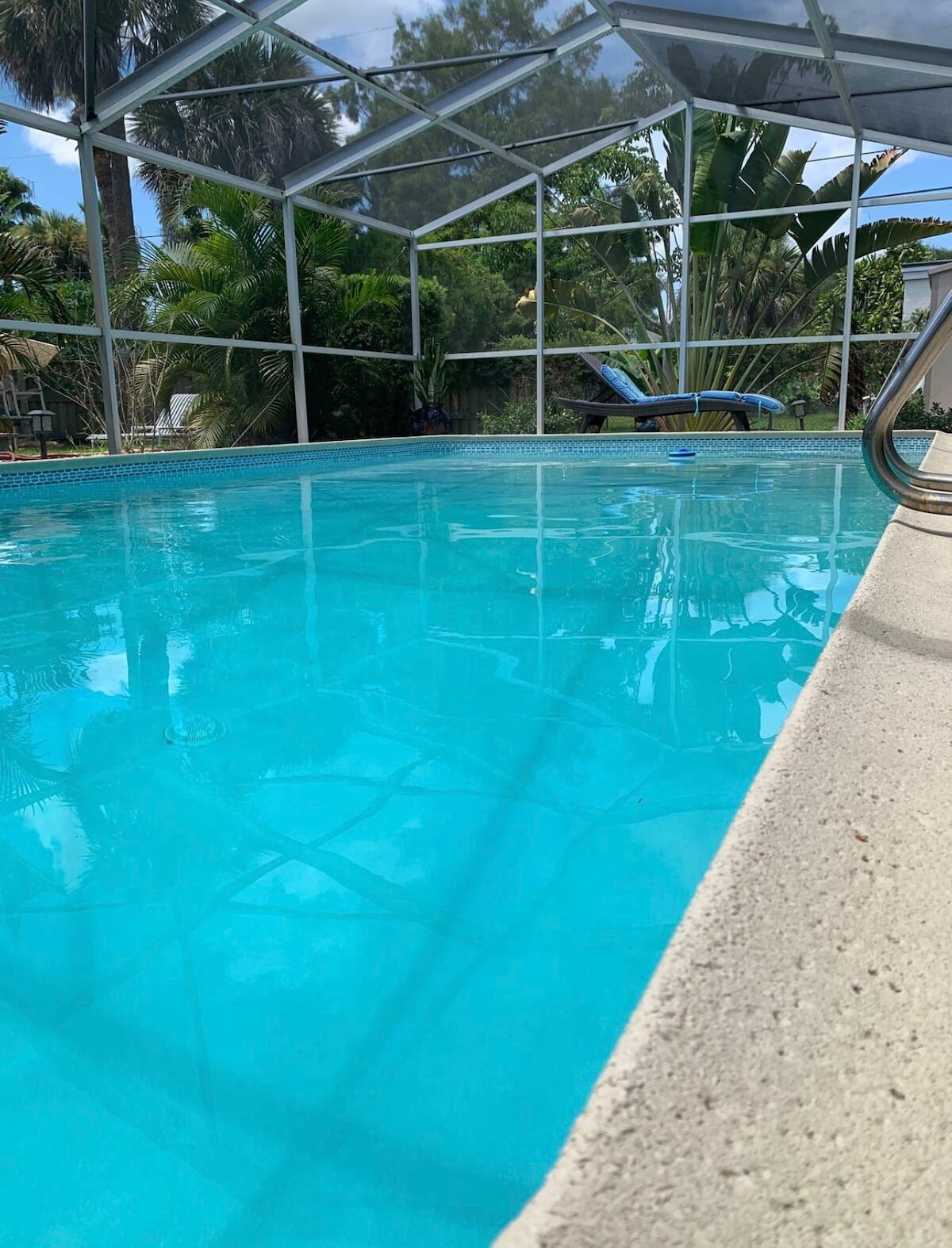 captain's-quarters~airportbeachusssasportcomplex/