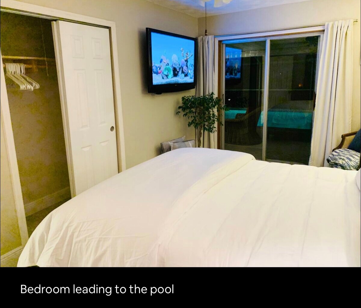 captain's-quarters~airportbeachusssasportcomplex/