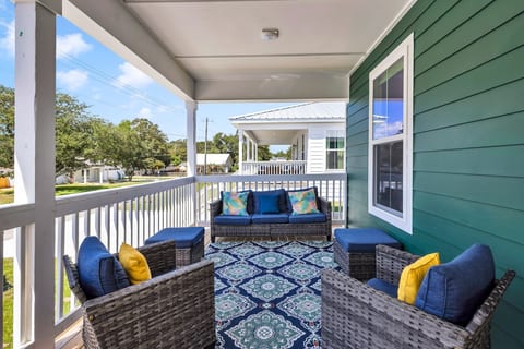 5 Bedroom Beach Retreat| GameArea|HotTub|Sleeps 14 image 5