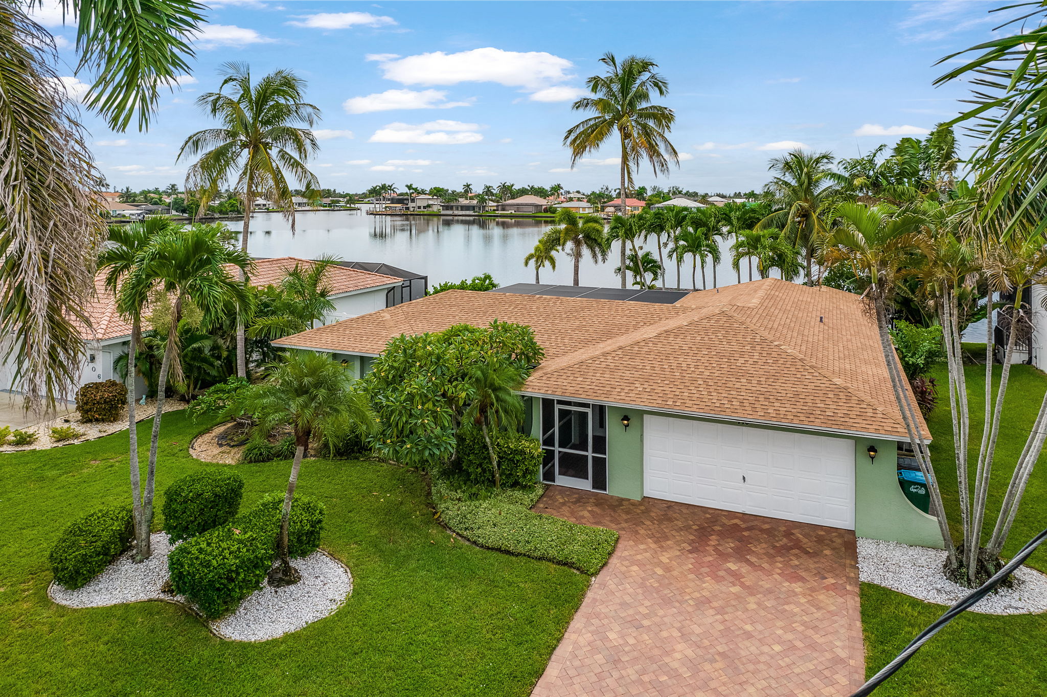 Villa Dolphin at the 8-lakes | Heated Pool