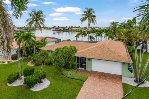 Villa Dolphin at the 8-lakes | Heated Pool