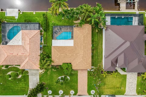 Villa Dolphin at the 8-lakes | Heated Pool