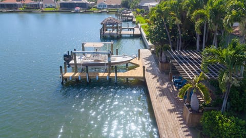 Villa Dolphin at the 8-lakes | Heated Pool